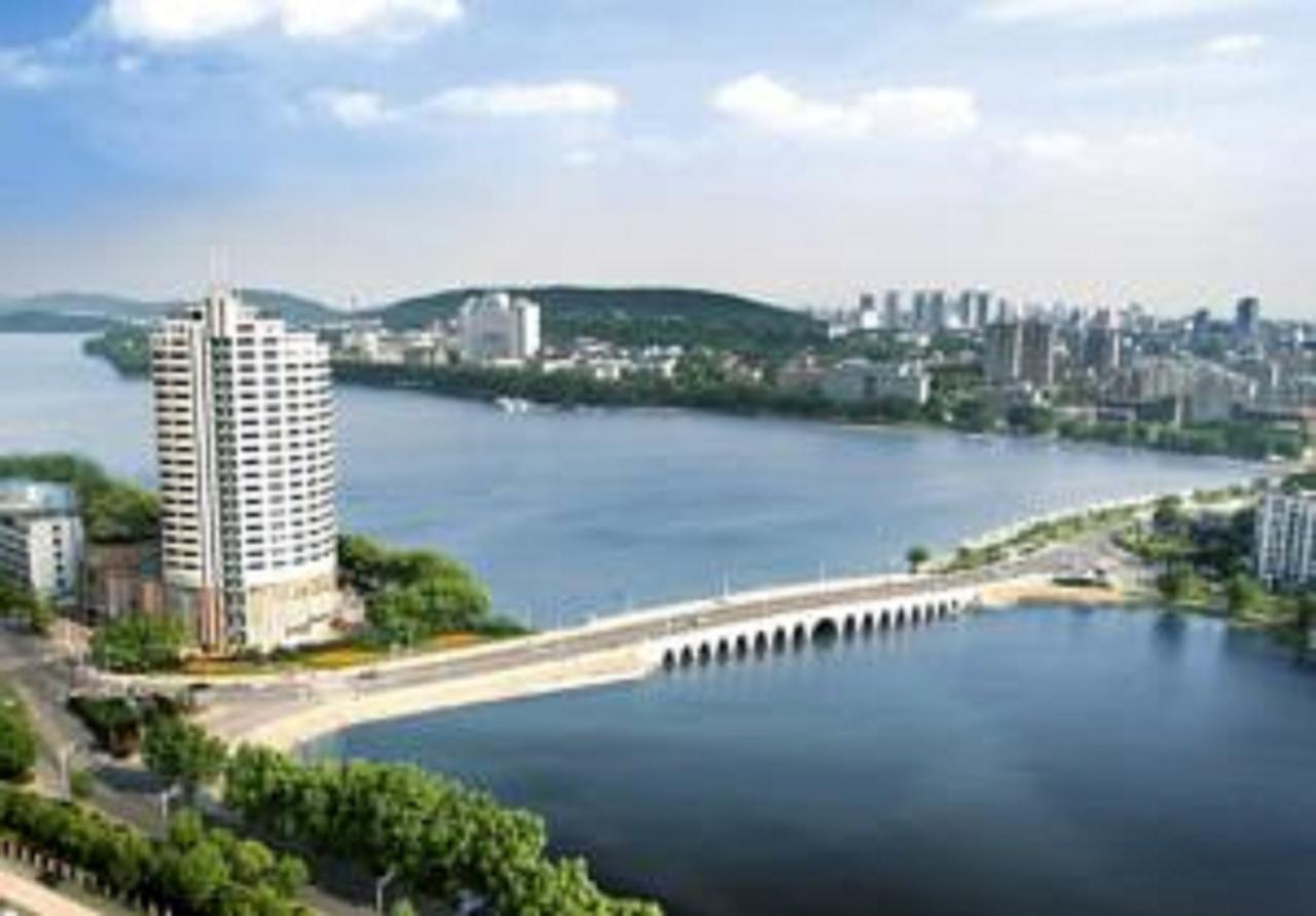 Hongyi Hotel Wuhan Eksteriør billede